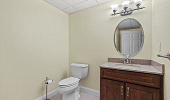 11 Village Ct 11, Colchester, CT 06415