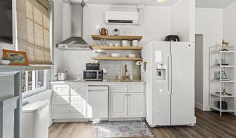 782 Water St, Biloxi, MS 39530