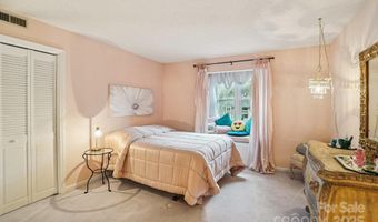 2 Creekside Ln, Asheville, NC 28803