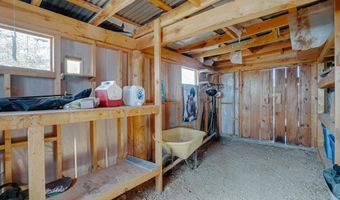 18 Outlander Dr, Carson, NM 87517