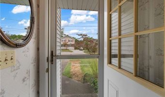 36 Willow Ave, Middletown, RI 02842