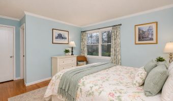 14 Elmcrest Dr, Danbury, CT 06811