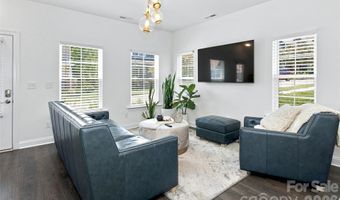 26 Walnut Springs Dr, Asheville, NC 28804