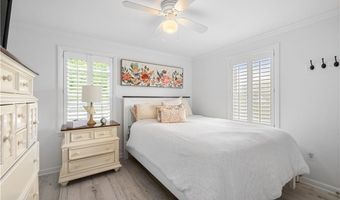 35 Willow Ave, Narragansett, RI 02882