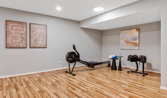 9908 KENTSDALE Dr, Potomac, MD 20854