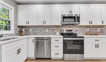 216 Hillsdale Dr, Ballwin, MO 63011