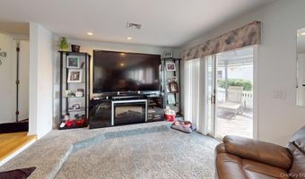 53 Coolidge Ave, Amity Harbor, NY 11701