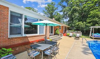 6916 PACIFIC Ln, Annandale, VA 22003