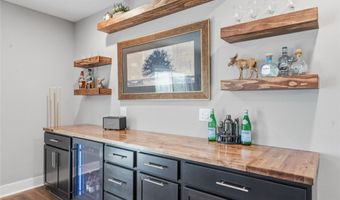 1009 Baileys Grove Dr, Adel, IA 50003