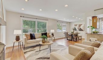223 W Tanglewood Dr, Arlington Heights, IL 60004