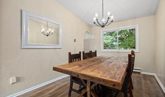 621 Van Oaks Dr, Amherst, OH 44001