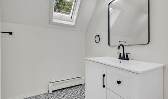 49 Old Middle Rd, Brookfield, CT 06804
