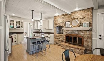 1922 Parkmont Ln, Anoka, MN 55303