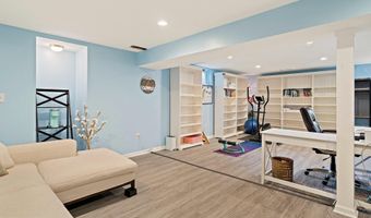 9220 BURNETTA Dr, Annandale, VA 22003