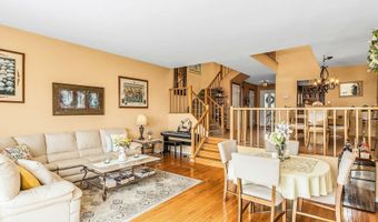 4 Victoria Dr, Amityville, NY 11701