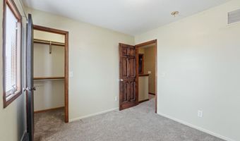 302 Willard Dr, Auburn, IN 46706