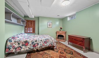 96 Oak Hill Dr, Bristol, CT 06010
