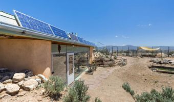 20 First St, Carson, NM 87517