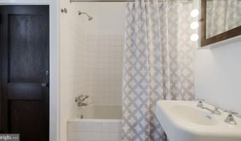 1081 WYNNWOOD Rd, Abington, PA 19001