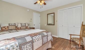 111 Hidden Pond Ln, Asheville, NC 28804