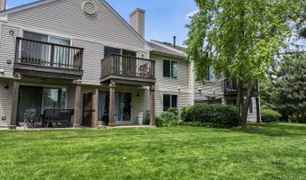 2827 S Embers Ln, Arlington Heights, IL 60005