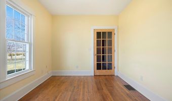 137 E 1400 Rd, Baldwin City, KS 66006