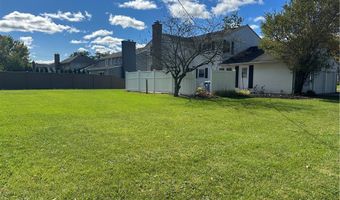 144 Meadowview Ln, Amherst, NY 14221