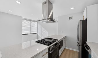 4390 LORCOM Ln 410, Arlington, VA 22207