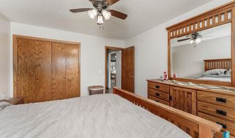 404 N Yellowstone Dr, Brandon, SD 57005