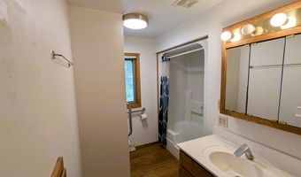 2013 N LYNNDALE Dr, Appleton, WI 54914