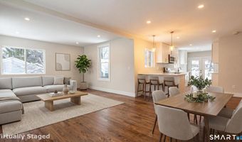 6 Juniper Ridge Dr, Danbury, CT 06811