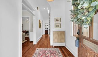 221 E 32nd St, Savannah, GA 31401