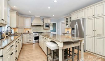906 Colonial Dr, Albemarle, NC 28001