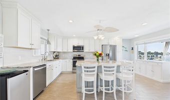 72 Marine Dr, Narragansett, RI 02882