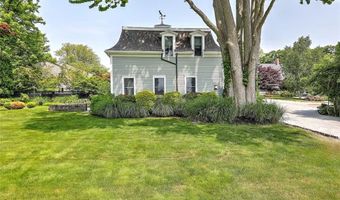 12 Howe St, Bristol, RI 02809