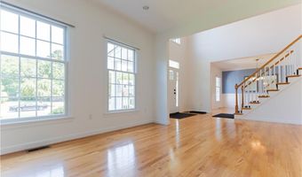 9 Elizabeth Dr, Lincoln, RI 02865
