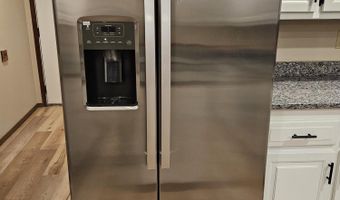 806 E Springfield St, Aurora, MO 65605