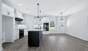 1112 Duke Dr, Bauxite, AR 72011