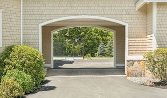 1 Willowbrook Ct, Bedford, NH 03110