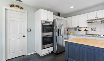 301 Arlington Dr, Oceanside, CA 92057