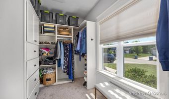 10 Fox Point Ct, Ada, MI 49301