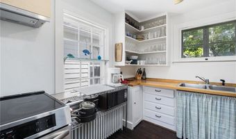 10 Casey Ct, Newport, RI 02840