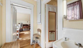 28 Chapel St, Augusta, ME 04330