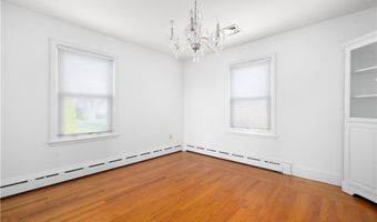 118 Wolcott Ave, Middletown, RI 02842