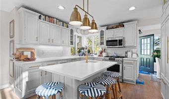 322 Indian Ave, Middletown, RI 02842