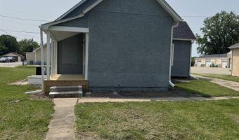 808 S Clinton St, Albia, IA 52531
