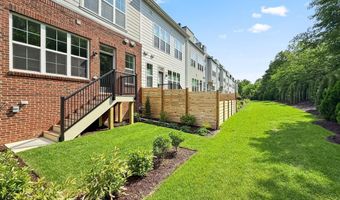 2550 FARMSTEAD Dr, Rockville, MD 20850
