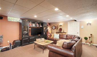 662 Heatherleigh Dr, Akron, OH 44333