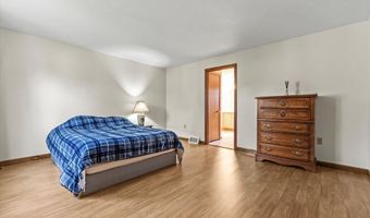 27 Country Hill Rd, Nashua, NH 03063