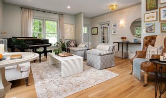 8 SHILEY St, Annapolis, MD 21401